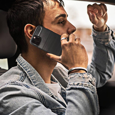 Kapak mbrojtës Carbon Case Flexible për iPhone 13, silikoni, antirrëshqitës, i zi