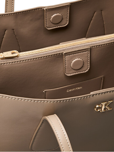 Çantë tote Calvin Klein Monogram Medium Work, për laptop, e zezë