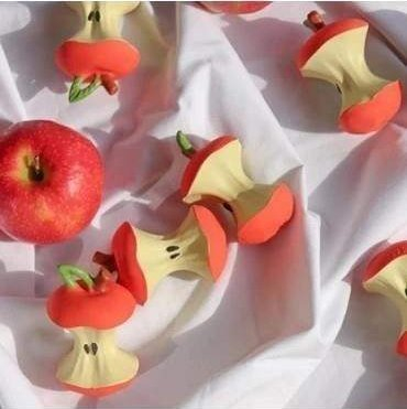 Lodër kafshuese për bebe Oli &amp; Carol Pepa the Apple, gome natyrale, pa BPA, shumëngjyrëshe