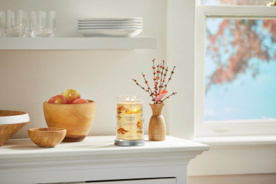 Qiri me erë Yankee Candle Autumn Sunset Signature Tumbler, 567g, me enë qelqi, bezhë