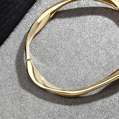 Byzylyk për femra Trussardi T-Design, i artë