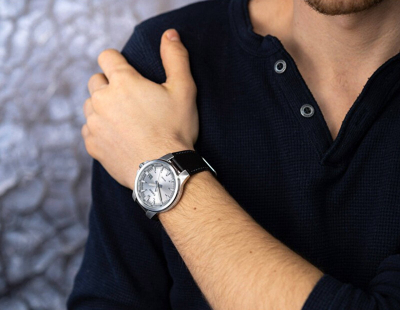 Orë dore Casio MTP-E173L-7AVEF, e zezë