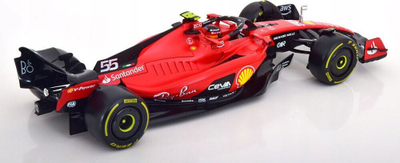 Model makine Bburago Ferrari SF-23 F1 2023 Sainz, shkall 1:18, me helmetë, e kuqe