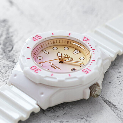 Orë për femra Casio, e bardhë