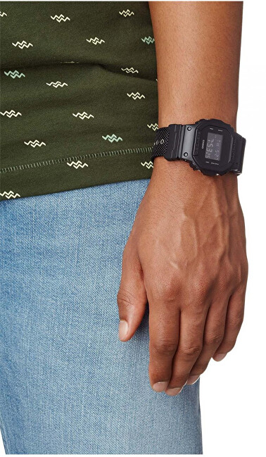 Orë për meshkuj Casio, e zezë