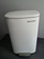 Kosh plehrash me pedale SONGMICS, 50L, çelik inox, i bardhë