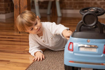 Играчка туркачка кола Toyz Fiat 500, со звуци, за деца 12–36 месеци, сина