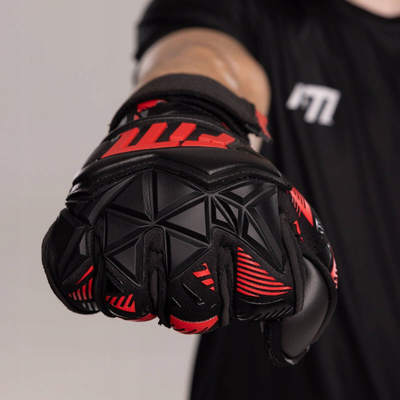 Doreza portjeri Football Masters Invictus X Pro S953211, kapje e fortë, mbyllje me Velcro, të zeza me të kuqe