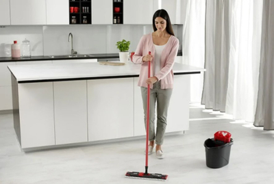 Set mop Vileda Ultramax XL, me kovë, 42 cm, e kuqe e bardhë