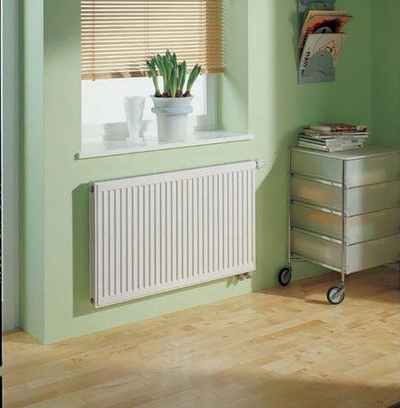 Radiator Kermi FTM 116001100, 900W, lidhje qendrore me pezullim, kokë nga e djathta, i bardhë