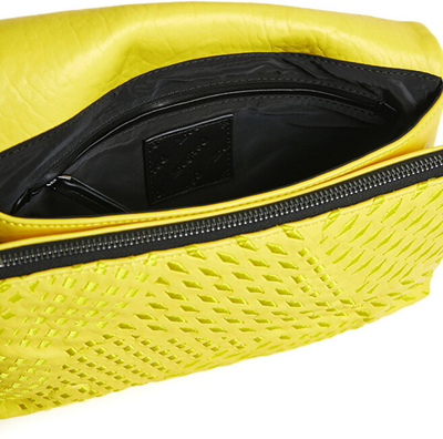 Çantë dore Desigual Bag Magna Dortmund Fl 22WAXPA1 8004, e verdhë