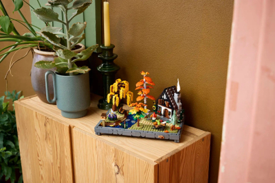 Set ndërtimi LEGO Icons Autumn Cottage Garden 11372, model kopshti, shumëngjyrëshe