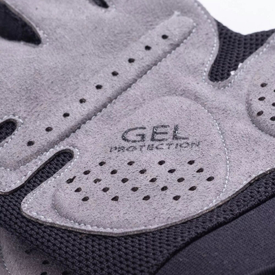 Doreza fitnesi IQ Igone Gloves 92800595420, rrjetë që merr frymë, mbyllje me shirit ngjitës, të zeza