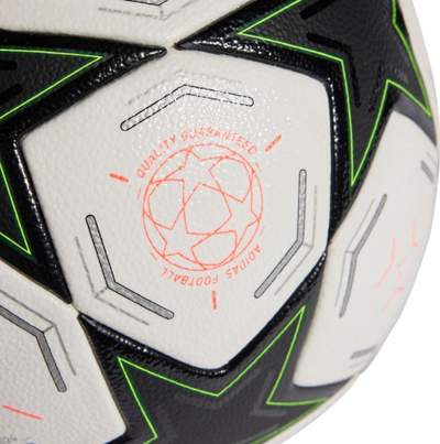 Top futbolli Adidas UCL Com 51, për ndeshje edhe stervitje, i bardhë