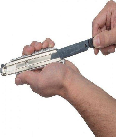 Thikë prerëse Wolfcraft 4306000, teh 18mm snap off, teh i zi ekstra i mprehtë
