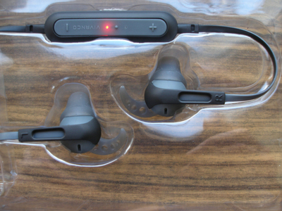 Kufje sportive Bluetooth Vivanco Sport Air 35543, me mikrofon, bateri 5.5 orë, të bardha
