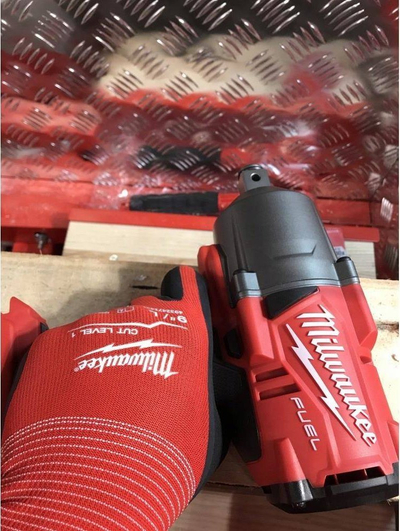 Работни ракавици Milwaukee Red Acrylic, големина 9, латекс облога, црвени
