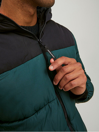 Xhaketë Jack & Jones JJCHILLI, e zezë/gjelbër