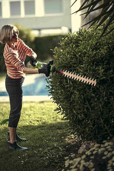 Gërshërë elektrike për krasitje Cordless Greenworks G40HT61, të gjelbra/kuqe