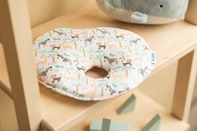Ортопедско перниче за бебиња Sensillo Corrective Pillow Zoo, ергономско, памучен материјал, шарено