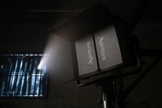 Barn doors për dritë studio Aputure Nova, alumini, me çantë transporti, të zeza