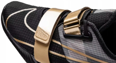 Këpucë për ngritje peshe Nike Romaleos 4 M CD3463-001, me thembër t’ngritur, shollë e fortë, të zeza