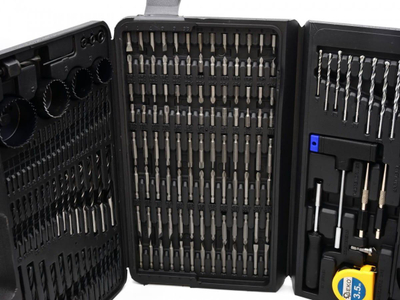 Set veglash GEKO G38113, 217 copë, stërvita dhe bita, në valixhe plastike