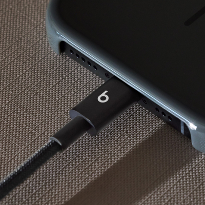 Beats USB-C to USB-C Woven Short Cable (20 cm), Bolt Black