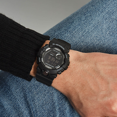 Orë për meshkuj Casio, e zezë