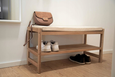 Stoli garderobe Home24 Acina, me vend për rujtje, ngjyrë dru natyral