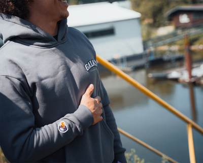 Bluzë me kapuç Galaxy Essential Hoodie, 65% pambuk, xhep kangur, e zezë