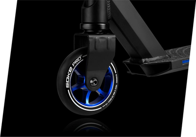 Trotinet stunt Soke Pro me timon Y-bar, kushineta ABEC-9, rrota alumini, i zi me blu