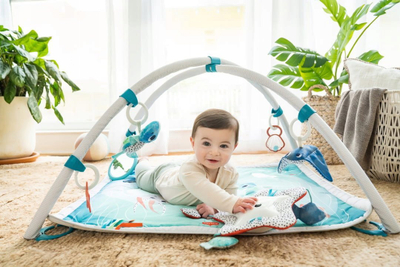 Tapet edukativ për bebe Tiny Love Ocean Treasures 2in1, me harqe, me mobile muzikore, shumëngjyrësh
