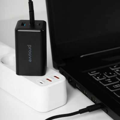 Karikues muri Proove Pocket GaN Max, 100W, 2×Type-C + USB, i zi