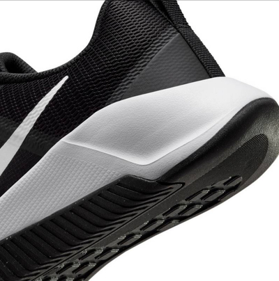 Atlete trajnimi Nike MC Trainer 3 për burra, tekstil, të zeza me të bardha