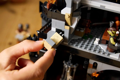 Set ndërtimi LEGO Icons The Lord of the Rings Barad-dur, model koleksionues i detajuar, kulla e zezë