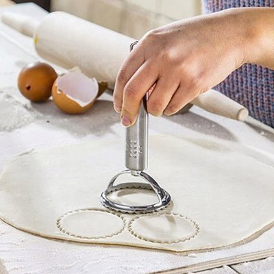 Prerëse pierogi prej çeliku inox, 6cm, dorezë ergonomike, argjendtë