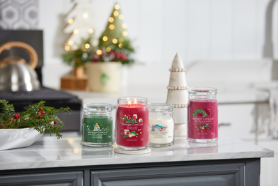 Qiri me aromë Yankee Candle Holiday Cheer Signature Large Jar, 567g, erë frutash, i kuq