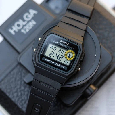 Рачен часовник Casio F94WA 8, дигитален, отпорен на вода 30m, црн