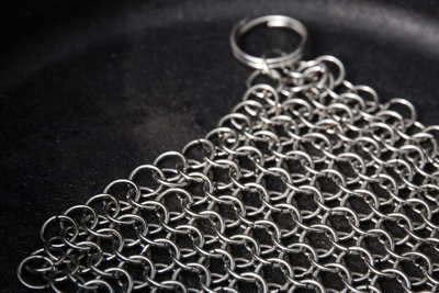 Pastrues zinxhiri XL për tiganë gize, çelik inox, argjendtë