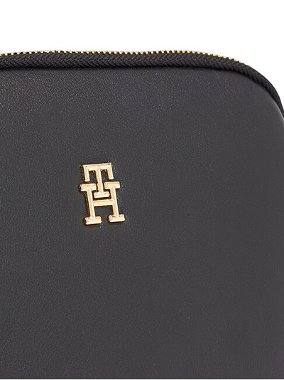 Çantë krahu për femra Tommy Hilfiger, e zezë