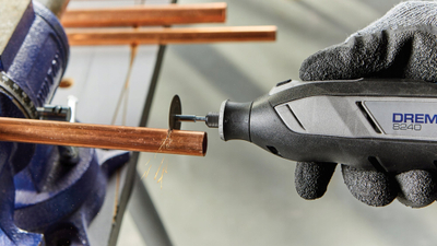 Mjet multifunksional Dremel 8240, 12V, bateri 2.0Ah, i lehtë për t’u mbajtur me vete