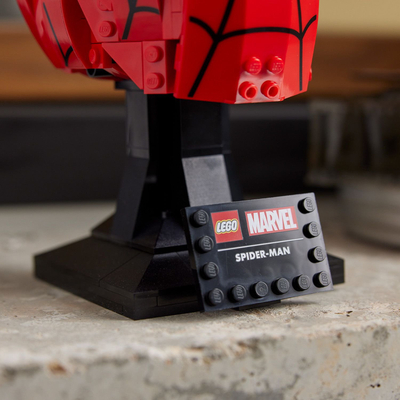 Set LEGO Marvel Super Heroes 76285 Spider Mans Mask, model ekspozimi 19cm, për të rritur, e kuqe