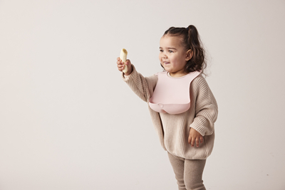 Parzmore silikoni për bebe b.box Silicone Bib, xhep kapës ushqimi, i rregullueshëm, blu ocean
