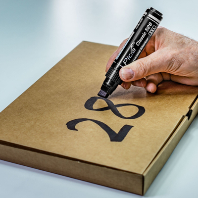 Marker permanent Pica Classic XXL, majë e pjerrët 4-12mm, i zi