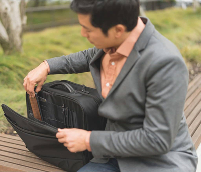 Çantë me rrota Kensington Contour 2.0 K60385WW, për laptop 17", biznes, e zezë