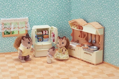 Сет кујнски игри Sylvanian Families Kitchen Play Set, со фрижидер, шпорет и мијалник, шарен