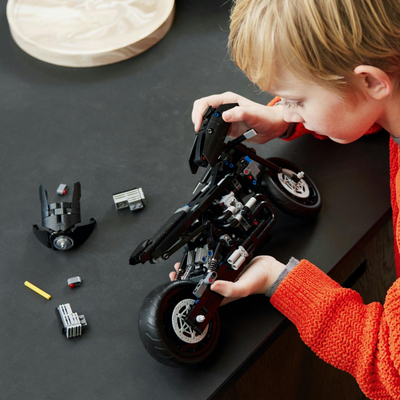 Set LEGO Technic BATMAN BATBIKE 42155, model ndërtimi, për fëmijë 9+