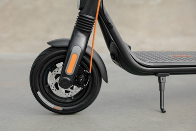 Електричен тротинет Ninebot Segway KickScooter F2 Pro E, 25 km/h, до 55 km, црн