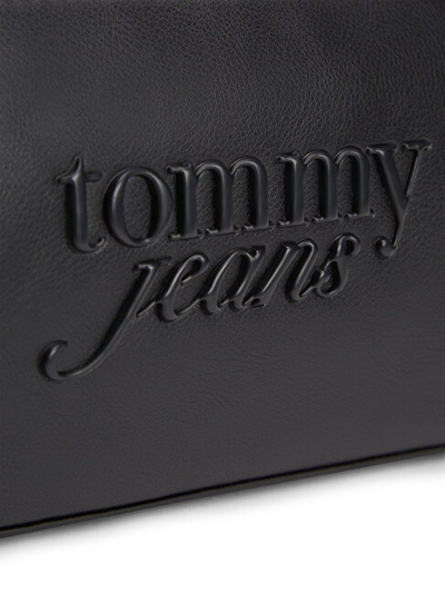 Çantë shpatulle Tommy Jeans TJW Must Shoulder Bag AW0AW18449, madhësi mesatare, e zezë
